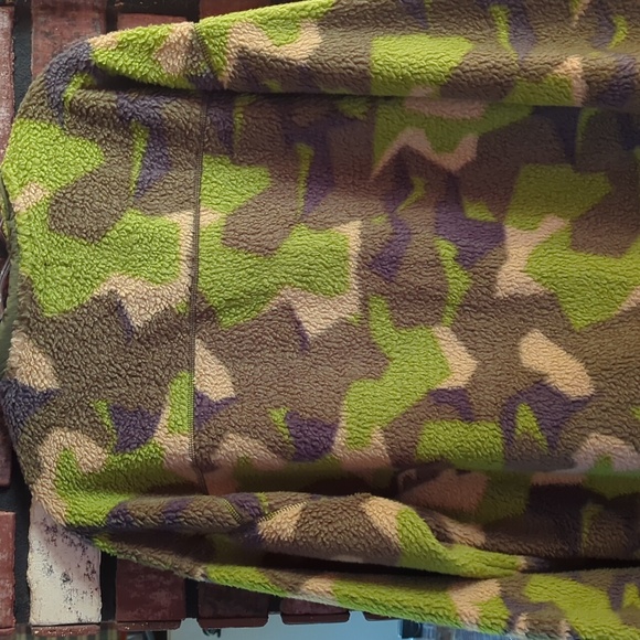 BASS Outdoors NWT, M Camo Fleece - Picture 6 of 7